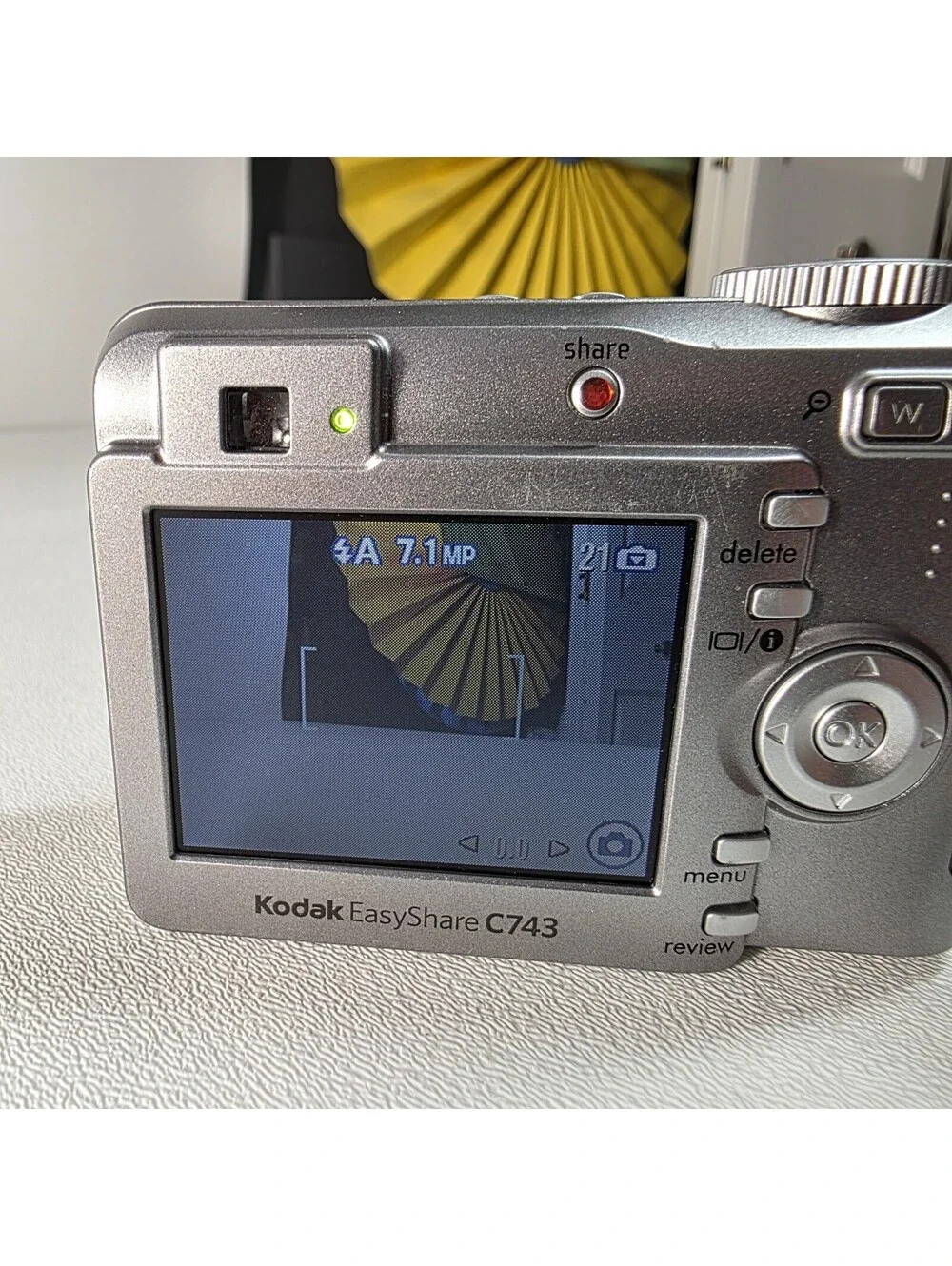 Kodak EasyShare C743 7.1MP Digital Camera With Batteries, Silver Works - READ